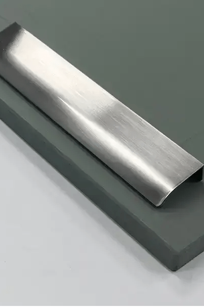 Marchwood Lip Edge Pull Handle | Brushed Nickel & Brushed Black | Aspin Collins