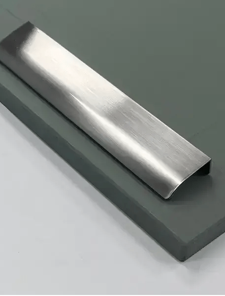 Marchwood Lip Edge Pull Handle | Brushed Nickel & Brushed Black | Aspin Collins