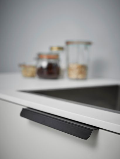 Accent Brushed Matt Black Handle | Edge Profile Pull | Aspin Collins