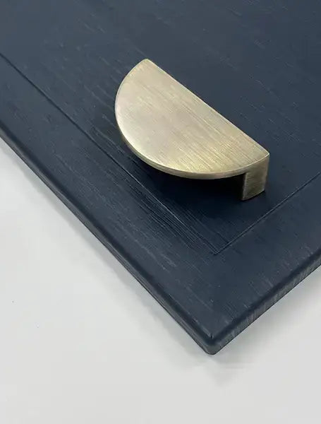 Lined/Smooth Crescent Pull Handle | Oxfordshire | Luxury | Aspin Collins