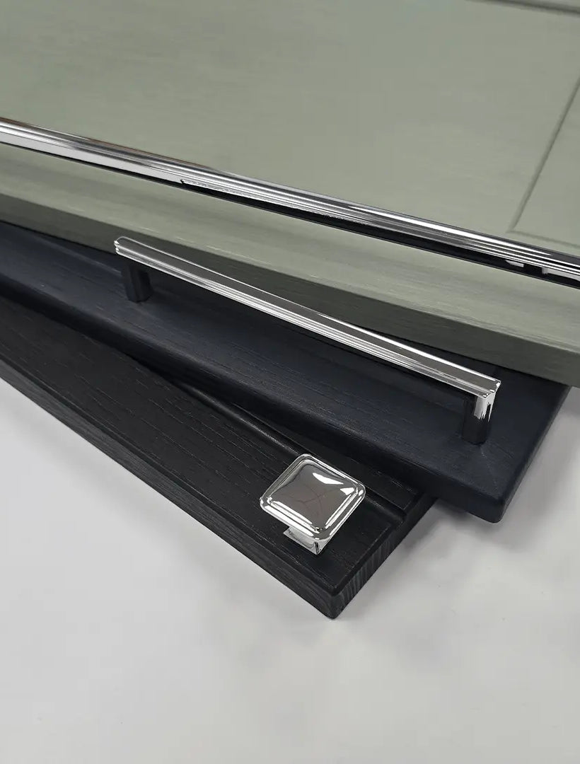 Thornbury Slim D-Handle with Matching Knob | Chrome | Aspin Collins