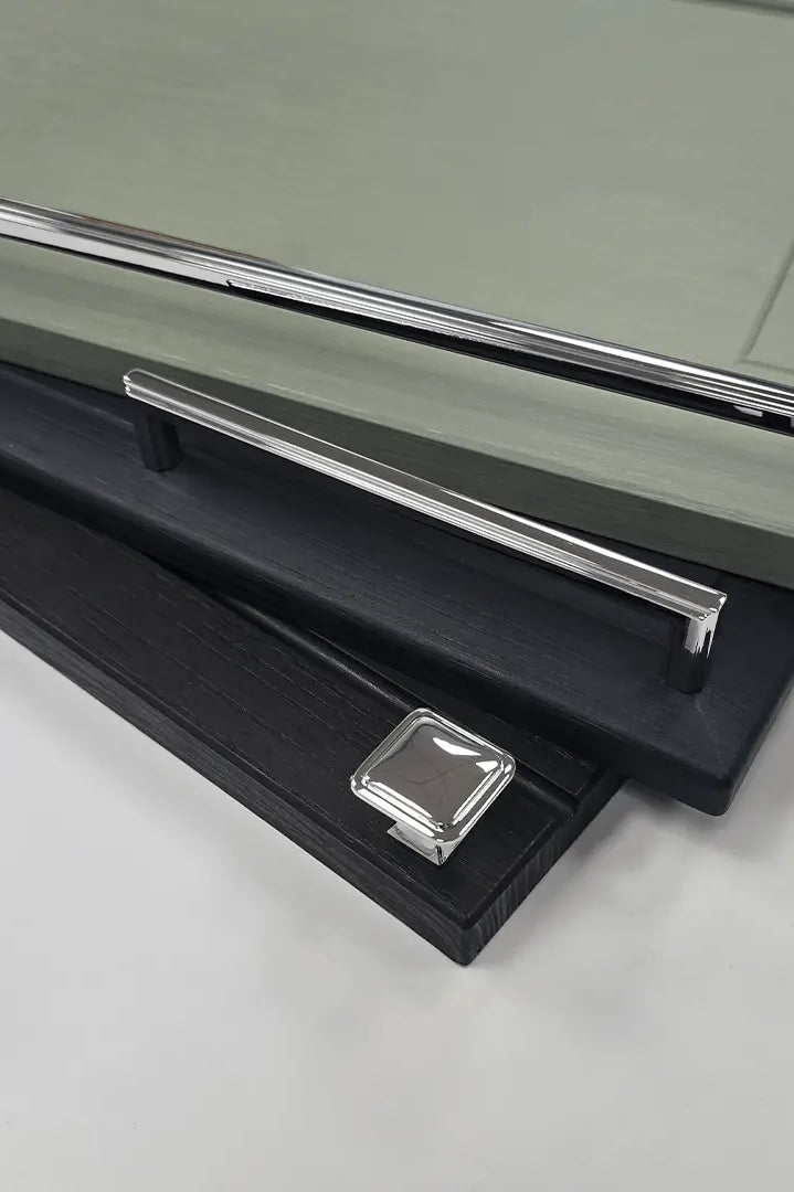 Thornbury Slim D-Handle with Matching Knob | Chrome | Aspin Collins