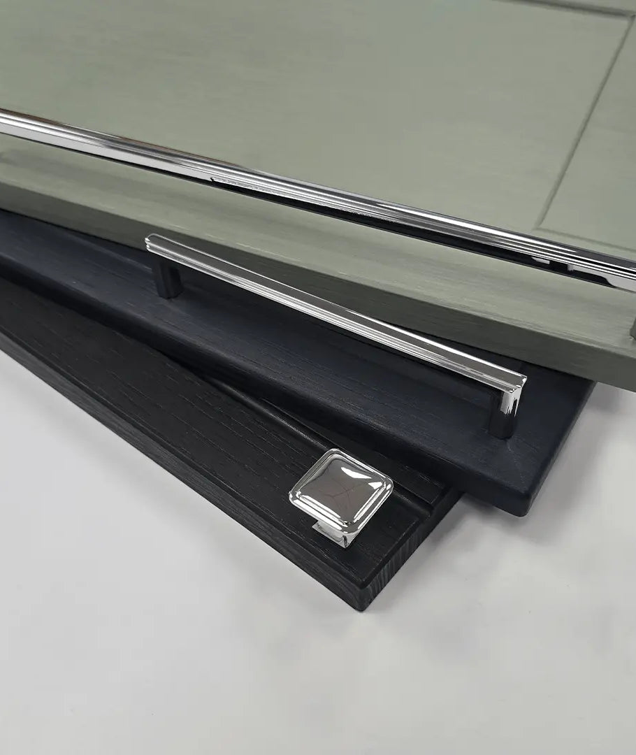 Thornbury Slim D-Handle with Matching Knob | Chrome | Aspin Collins