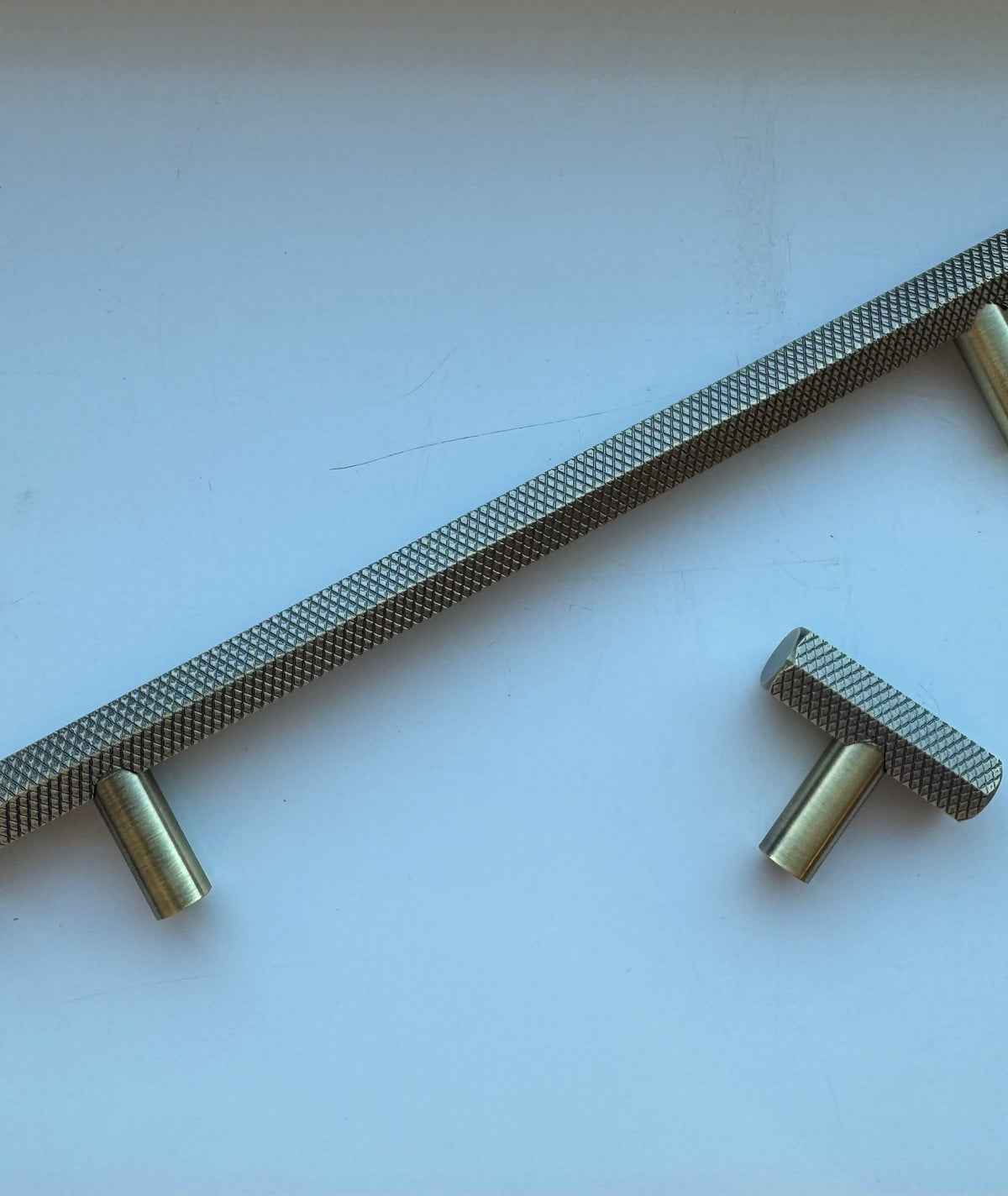 Knurled Handle & Matching Knob – Akaza | Textured & Stylish Design | Aspin Collins