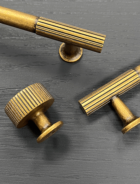 Chester Antique Brass Handle & Knob | Classic Cabinet Fitting | Aspin Collins