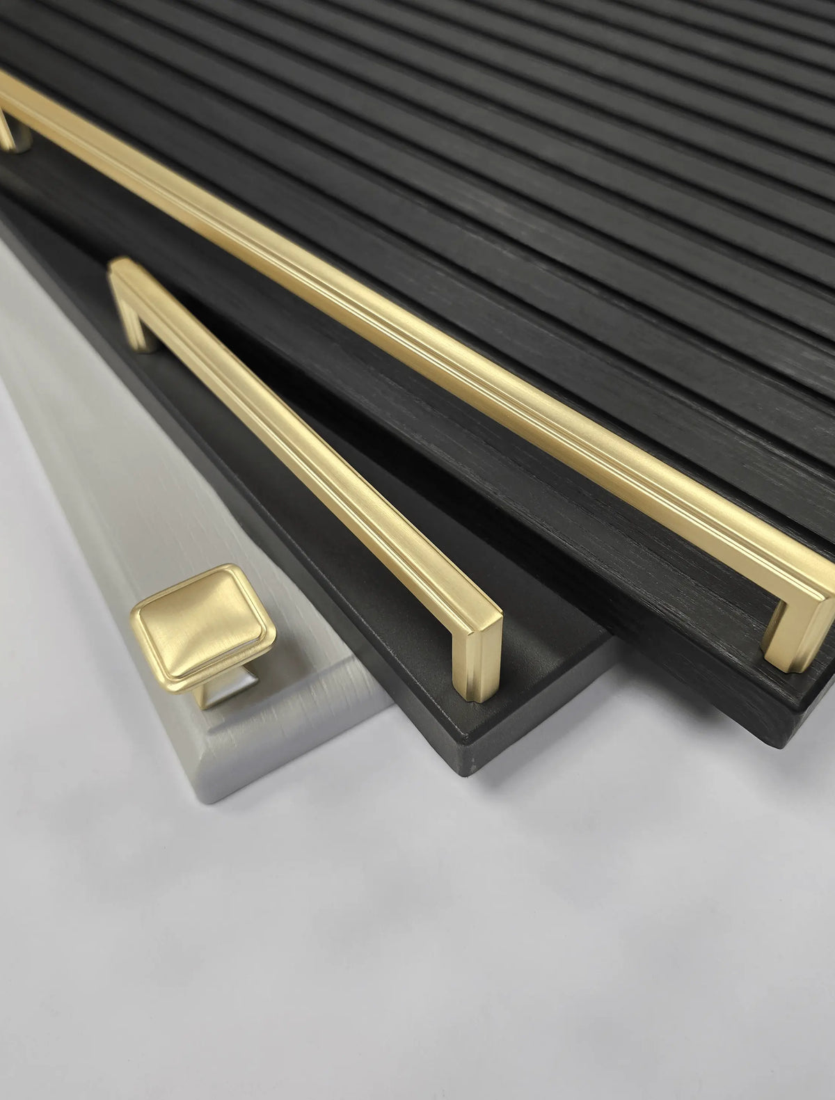 Thornbury Slim D-Handle with Matching Knob | Brushed Brass | Aspin Collins