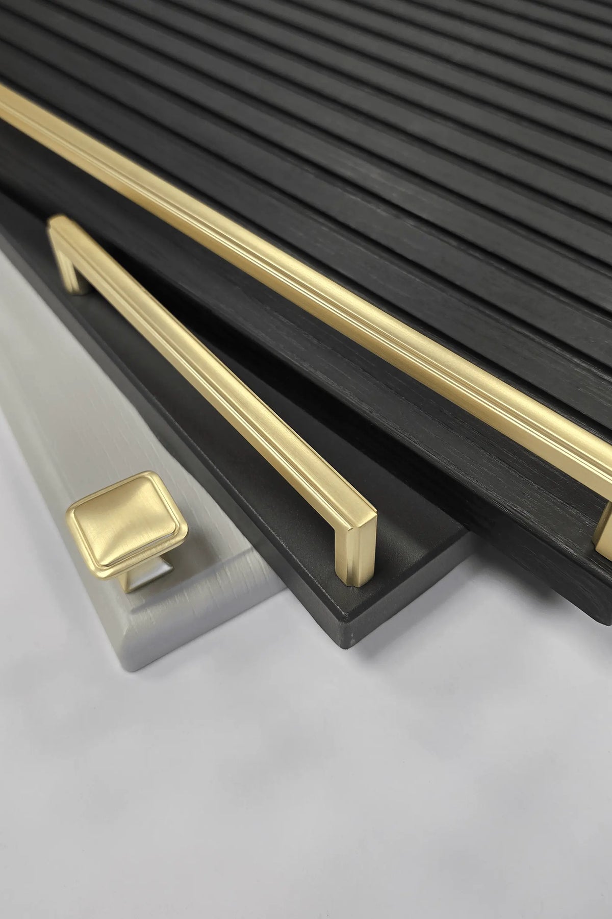 Thornbury Slim D-Handle with Matching Knob | Brushed Brass | Aspin Collins