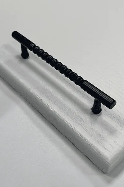 Kelmscott Spiral-Ribbed Bar Handle | Black | Aspin Collins