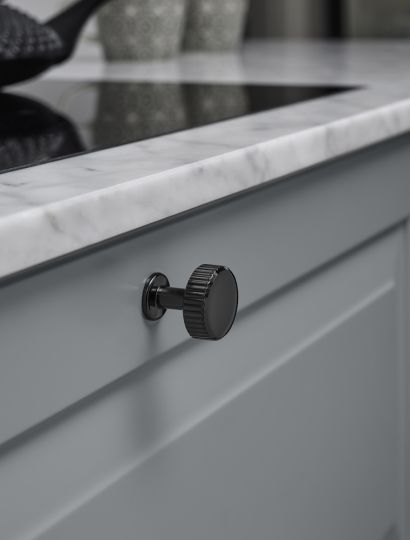 Villa - Fluted Column Handle, Round and T-Knob | Aspin Collins
