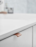 Edge Straight - Ferro Integrated Grip Profile Handle | Aspin Collins
