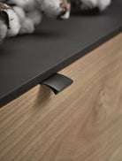 Edge Straight - Ferro Integrated Grip Profile Handle | Aspin Collins