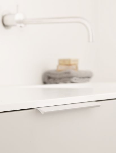 Edge Straight - Ferro Integrated Grip Profile Handle | Aspin Collins