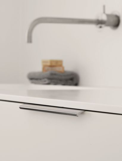 Edge Straight - Ferro Integrated Grip Profile Handle | Aspin Collins