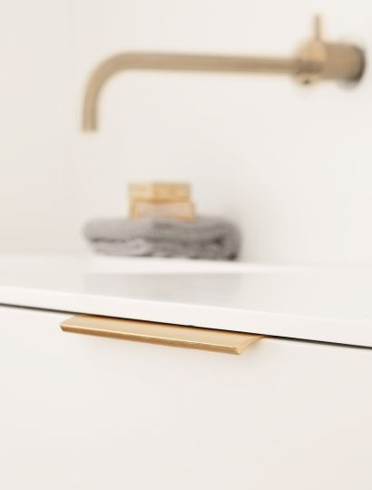 Edge Straight - Ferro Integrated Grip Profile Handle | Aspin Collins