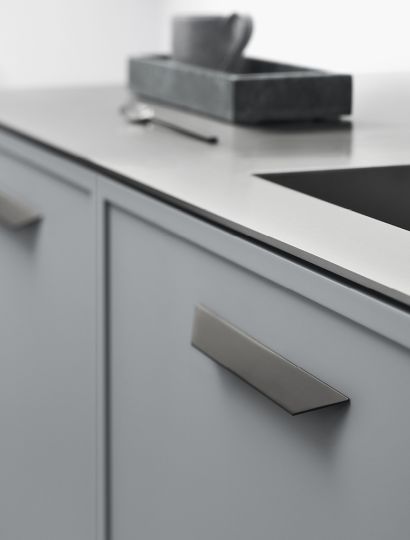 Streamline Matt Black Handle | Edge to Edge Panel Design | Aspin Collins