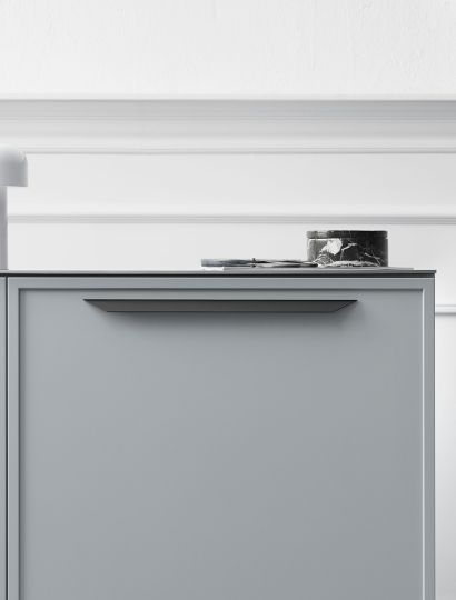 Streamline Matt Black Handle | Edge to Edge Panel Design | Aspin Collins