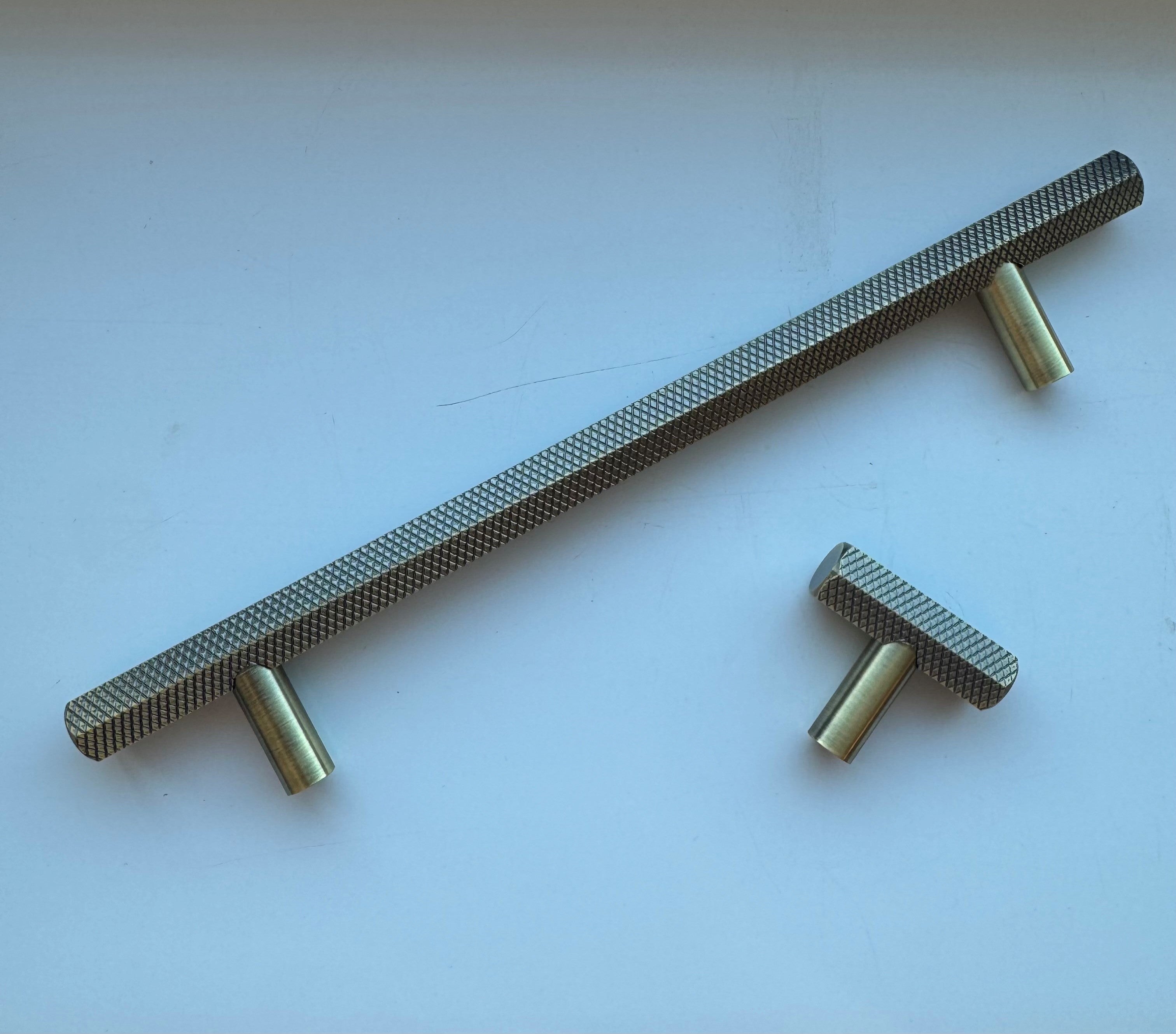Knurled Handle & Matching Knob – Akaza | Textured & Stylish Design | Aspin Collins