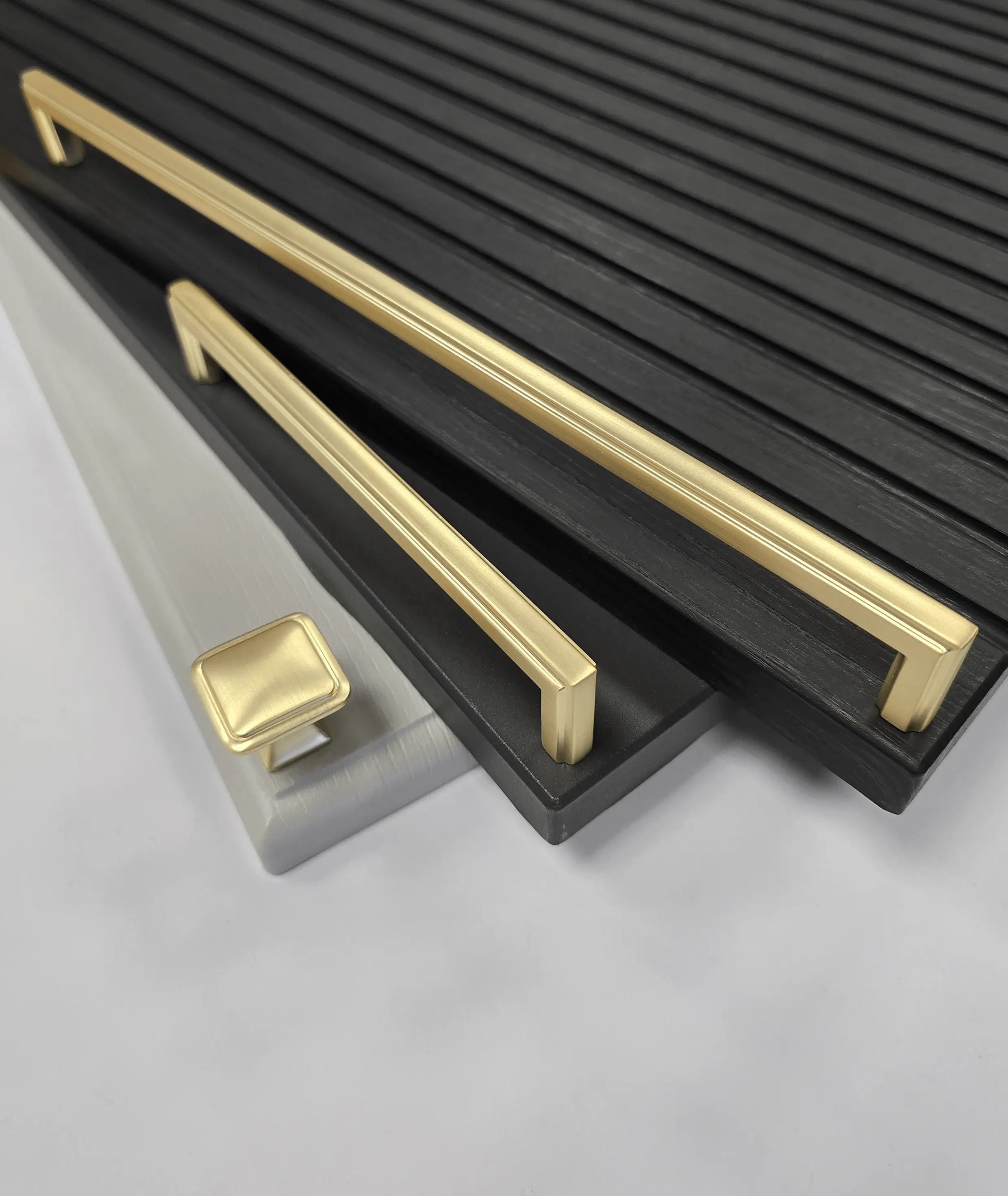 Thornbury Slim D-Handle with Matching Knob | Brushed Brass | Aspin Collins