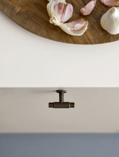 Villa - Fluted Column Handle, Round and T-Knob | Aspin Collins
