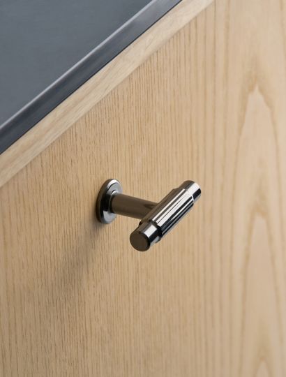 Villa - Fluted Column Handle, Round and T-Knob | Aspin Collins