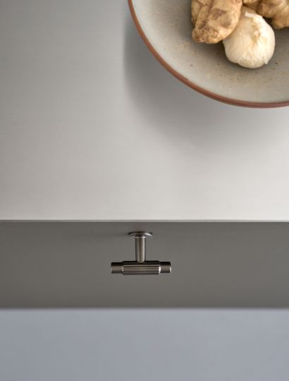 Villa - Fluted Column Handle, Round and T-Knob | Aspin Collins